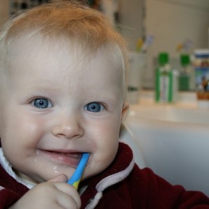 Instill good dental habits in kids early. Visit a pediatric dentistry office. (Image courtesy collusor on Pixabay via CC0 Public Domain license)